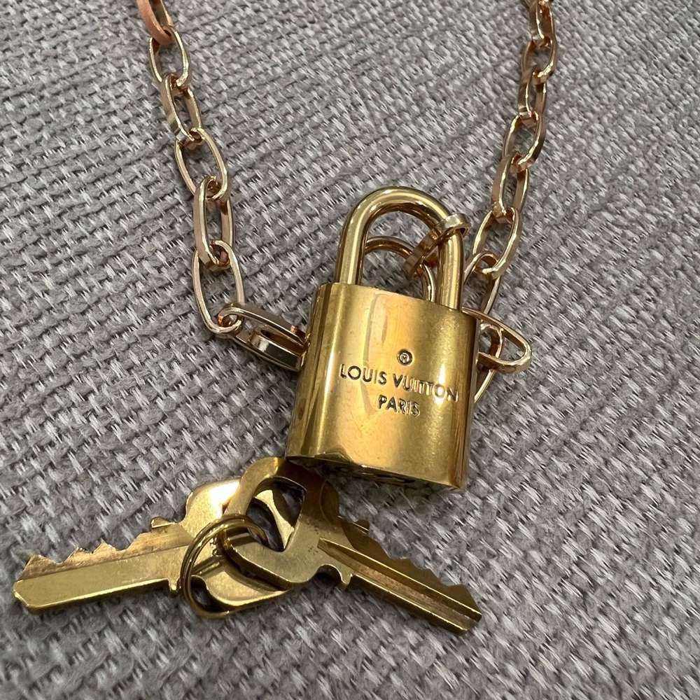 Louis Vuitton Gold Cadenas